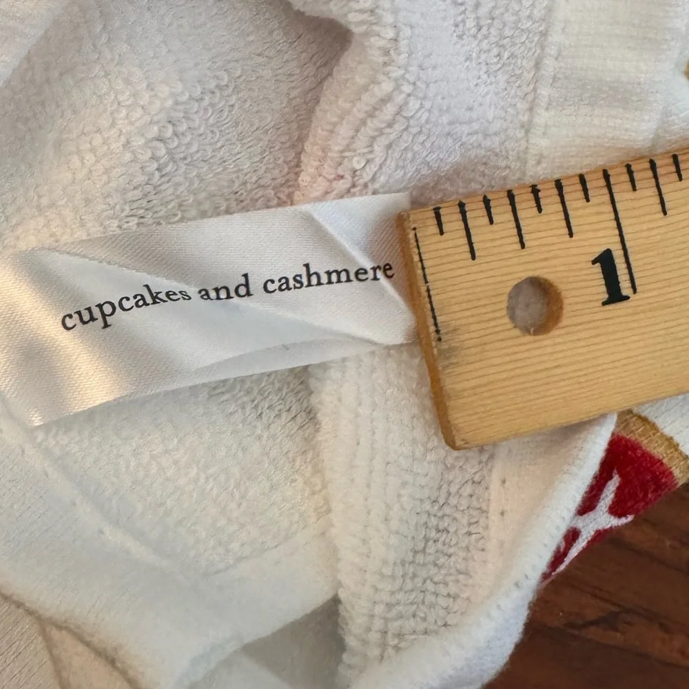 Masterclass Bakeshop Heart 3 Cake Pans and Cupcakes & Cashmere Kitchen Towel NW